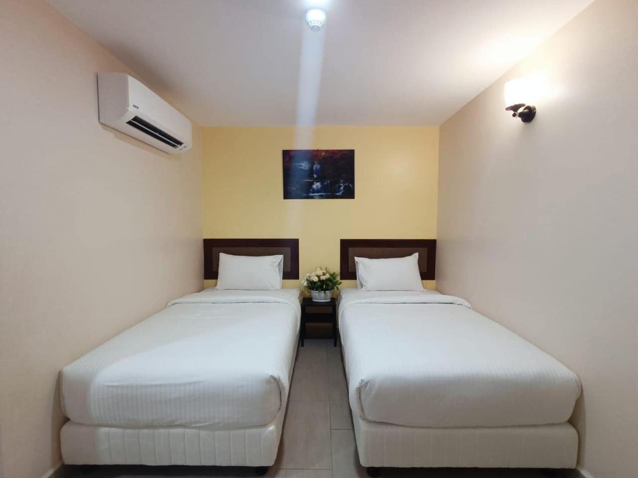 Capital O 90897 Island City Hotel George Town Exteriér fotografie